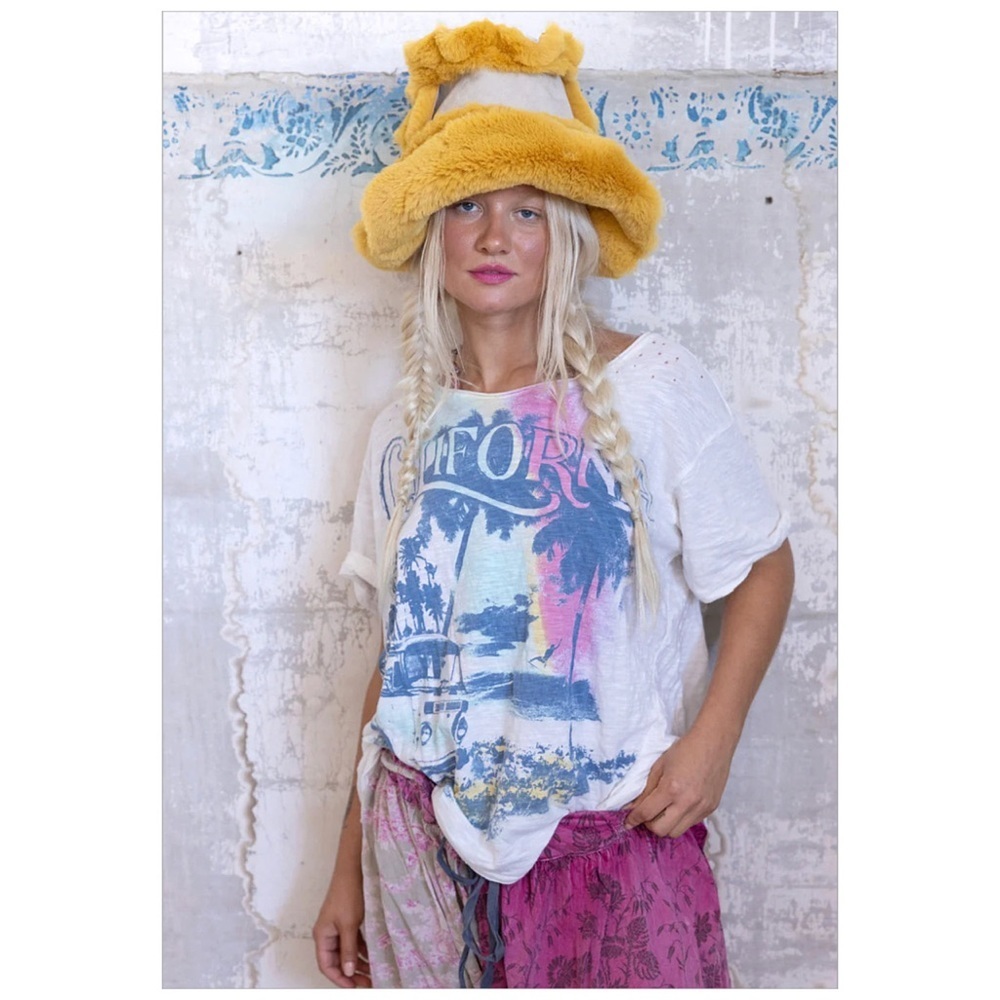 💥SOLD💥Magnolia Pearl Where The Poppy Grows Tee NWT - Picture 1 of 2